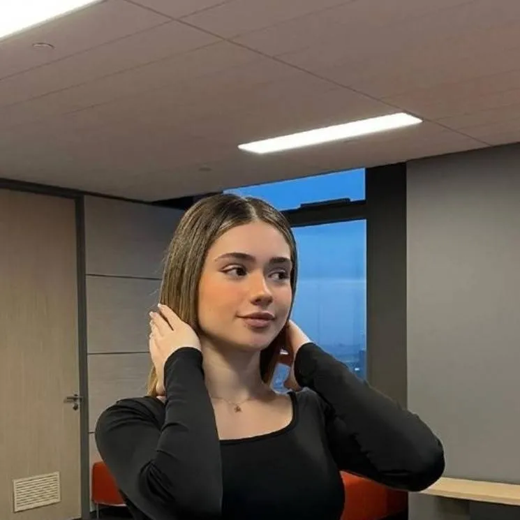 chat with ai character: sofia