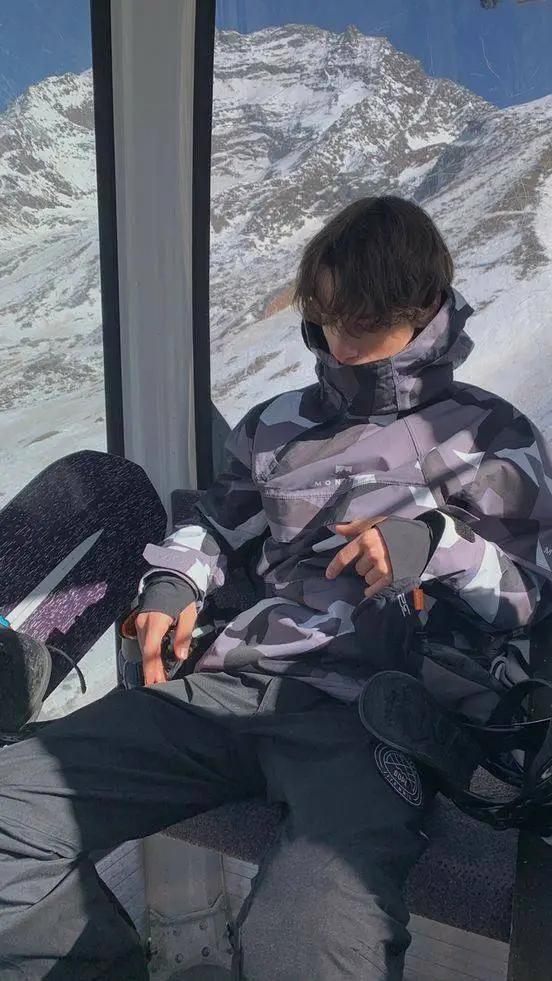 ai character: Devin locks background