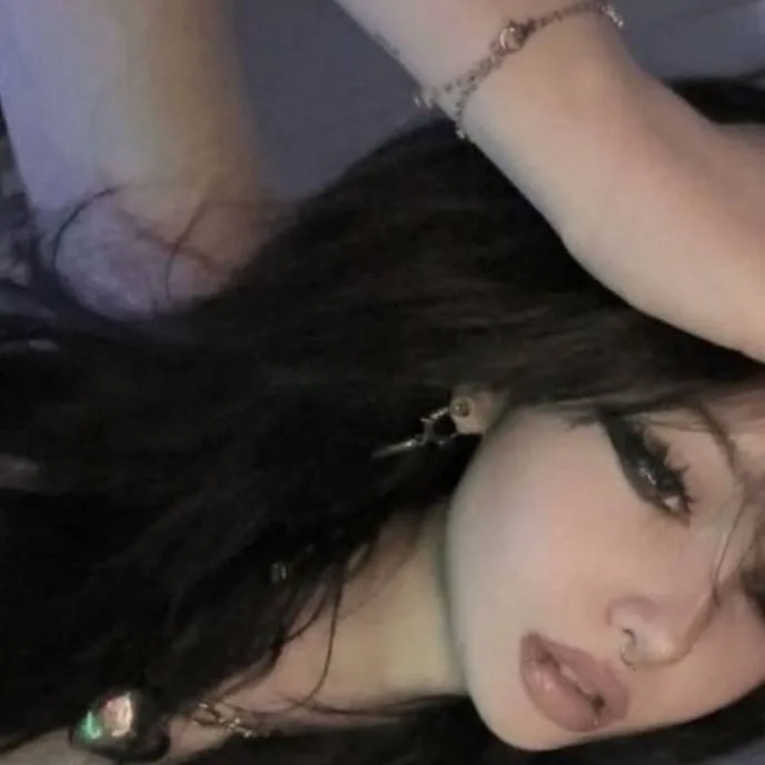 chat with ai character: ᗰᗩƳ💓💜