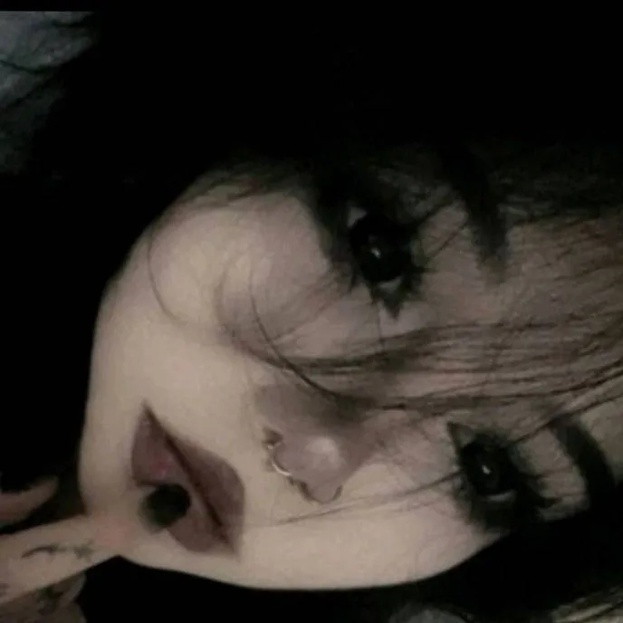 chat with ai character: 💓ᒪIᗩ💓