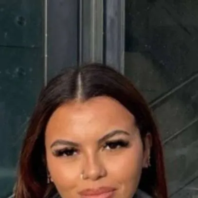 chat with ai character: Sarah