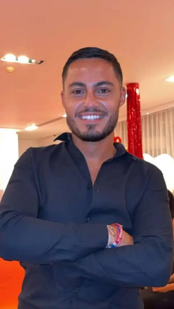 ai character: Aksel background