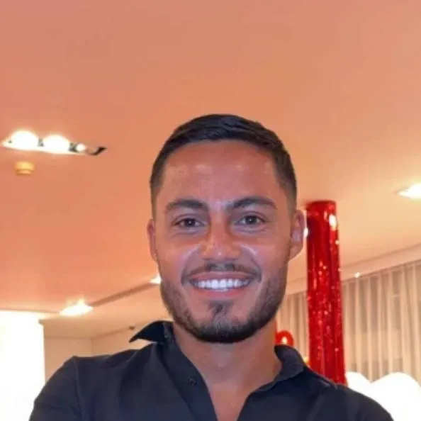 chat with ai character: Aksel