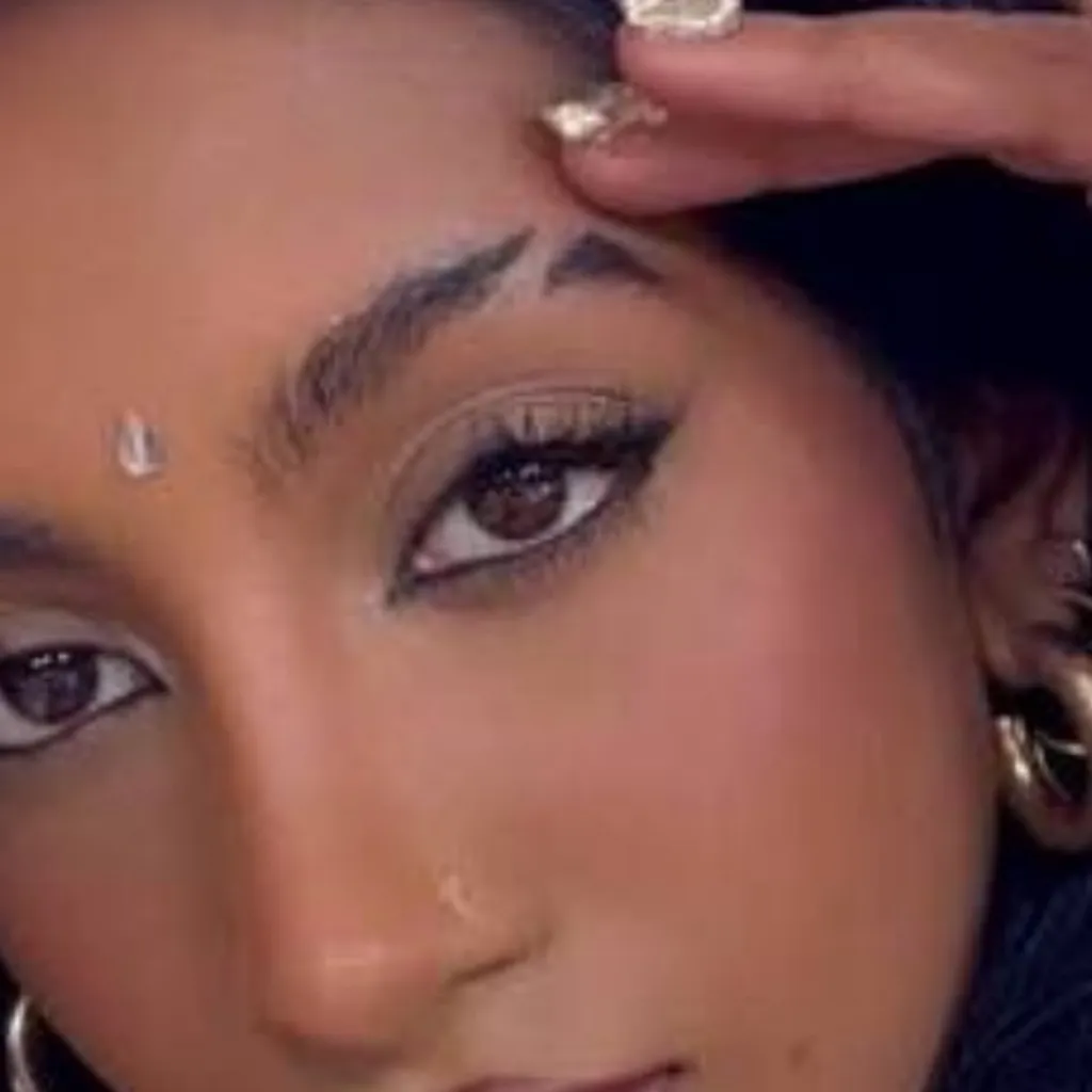 chat with ai character: Lara raj