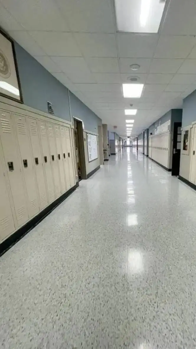 ai character: Escuela  background
