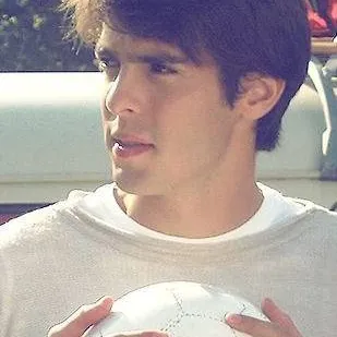 chat with ai character: Kaká 