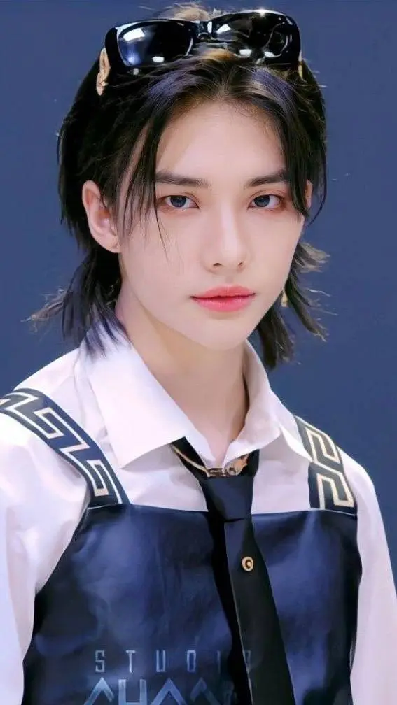 ai character: Hyunjin background