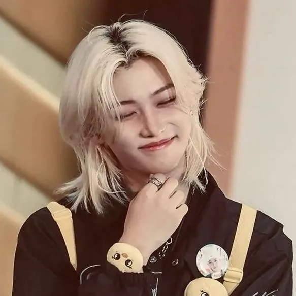 chat with ai character: felix