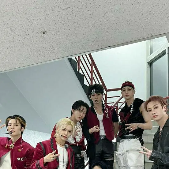 chat with ai character: stray kids 