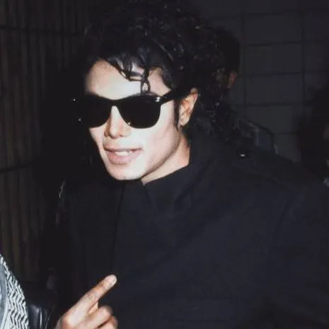 chat with ai character: Michael Jackson 