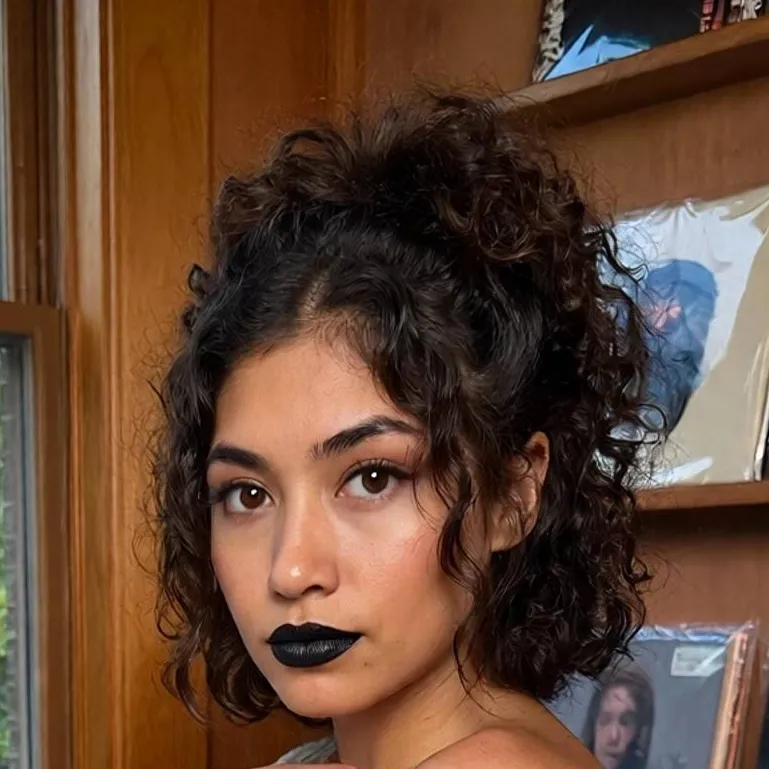 chat with ai character: Kyra Lin