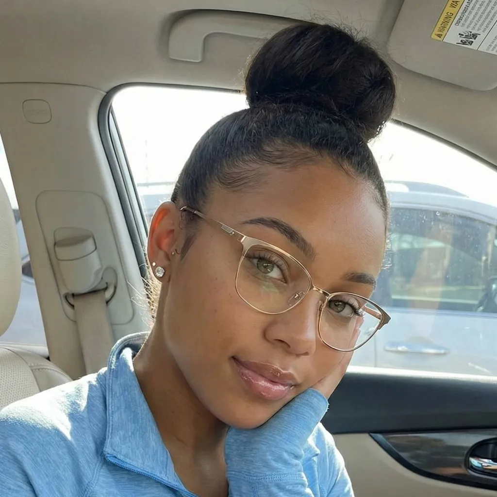 chat with ai character: Amara Bennett