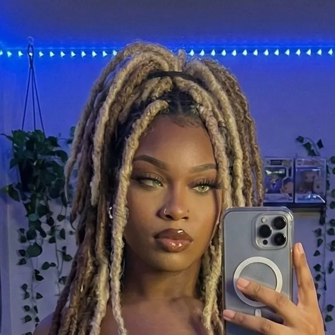 chat with ai character: Amara Brooks