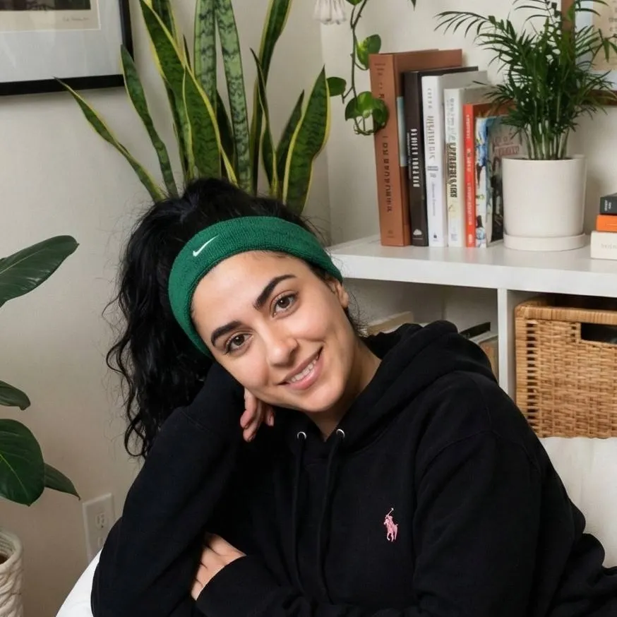 chat with ai character: Leia Hassan 