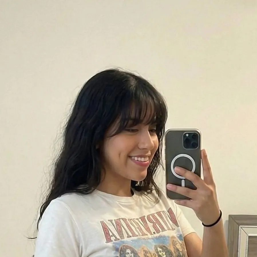 chat with ai character: Nayeli Morales 