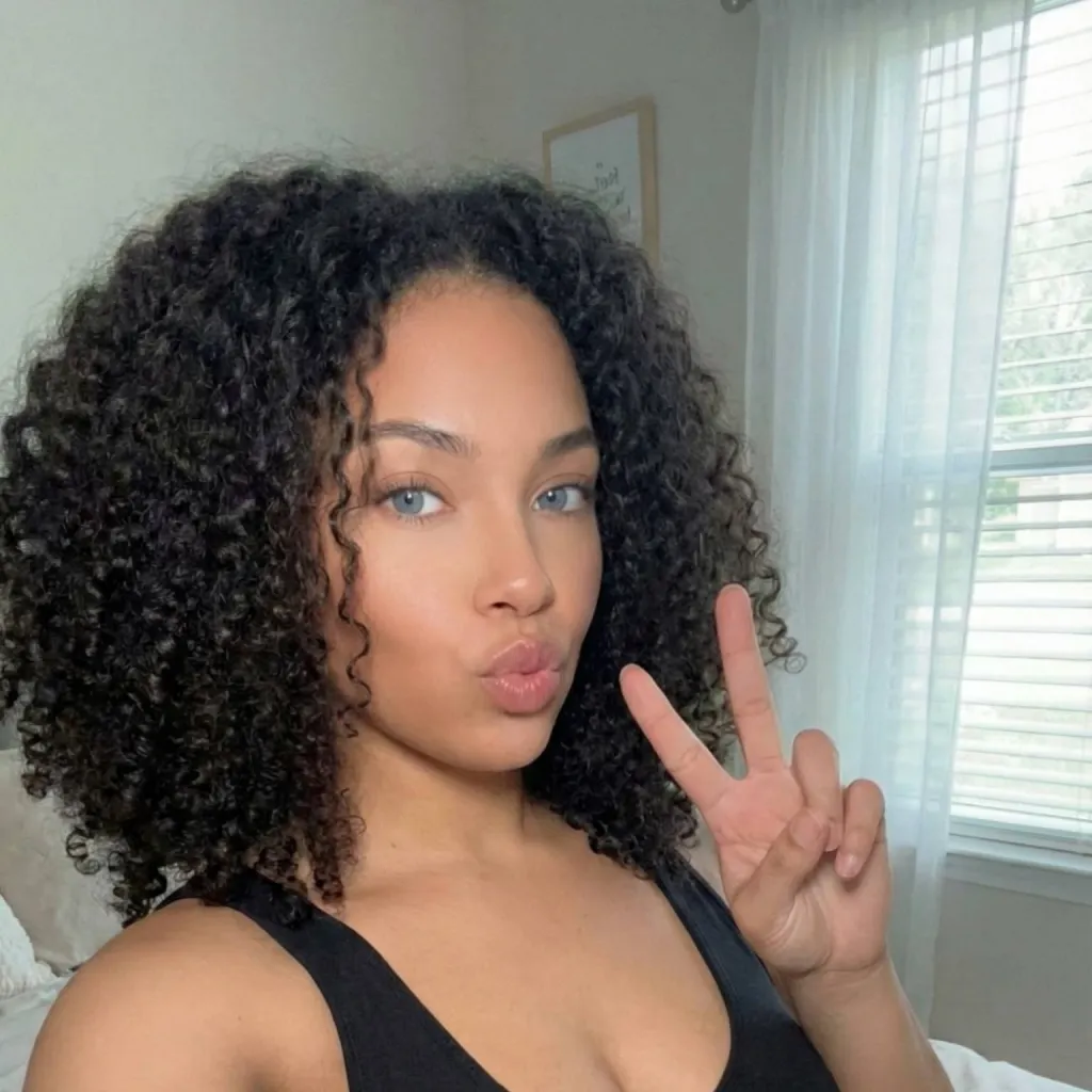 chat with ai character: Jasmine Willis 