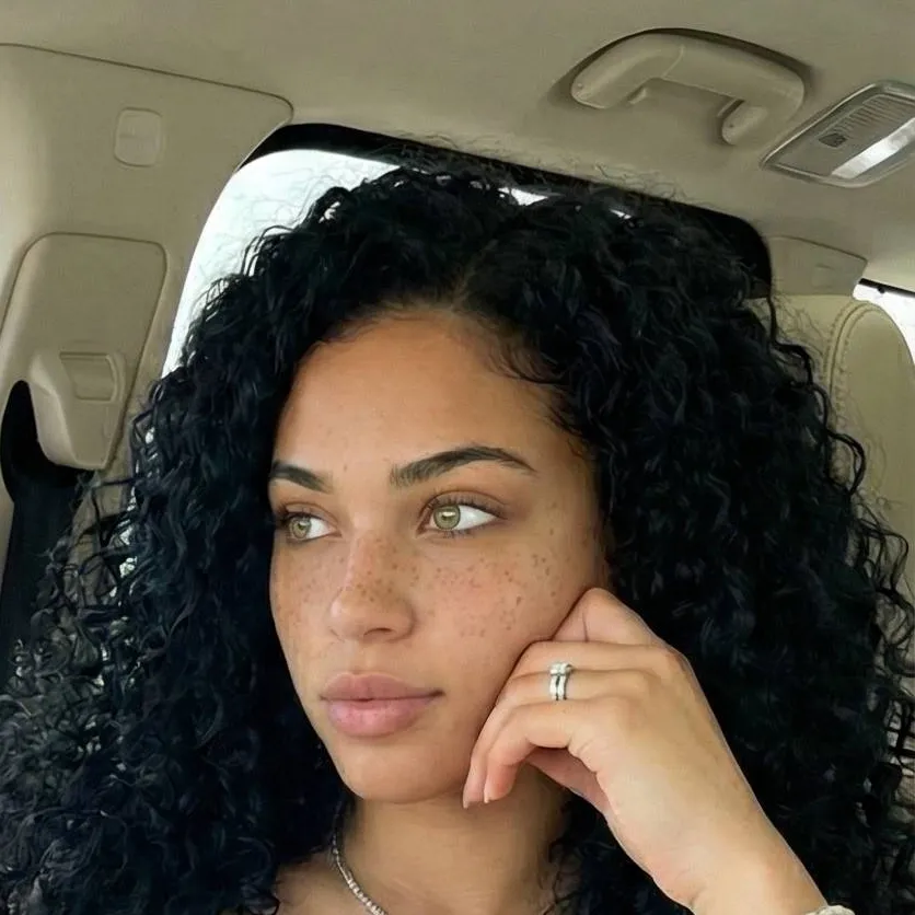 chat with ai character: Lani Keaola 