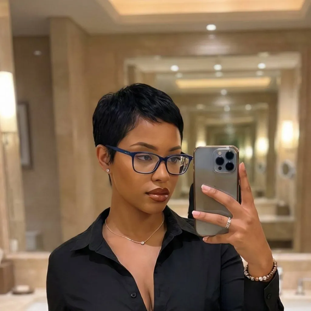 chat with ai character: Sariah Monroe 