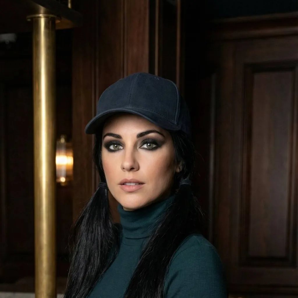 chat with ai character: Natalia Voss