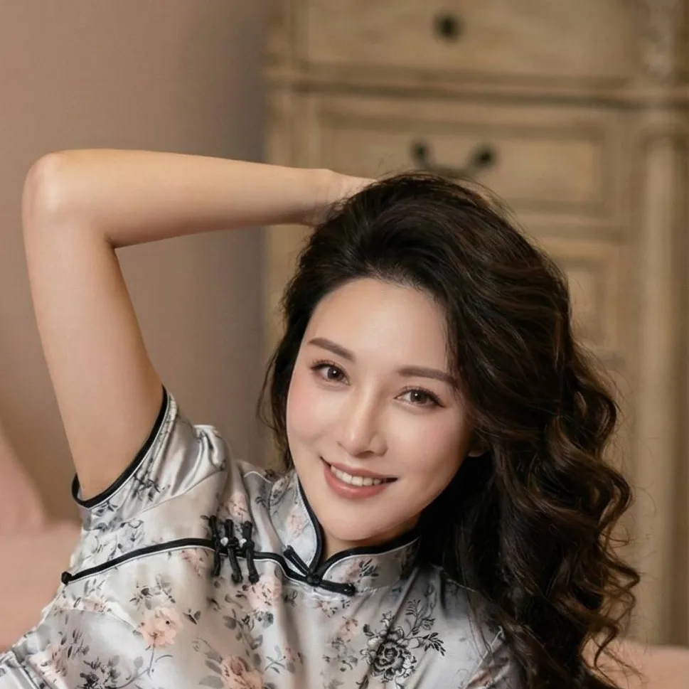 chat with ai character: Lian Mei Chen