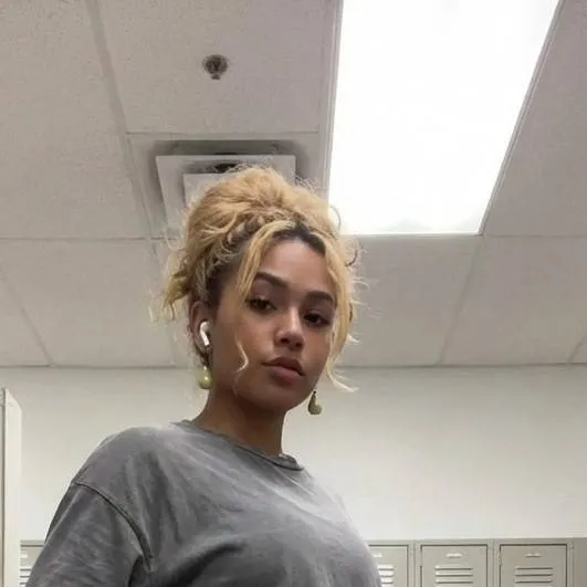 chat with ai character: Nyla Carrington 