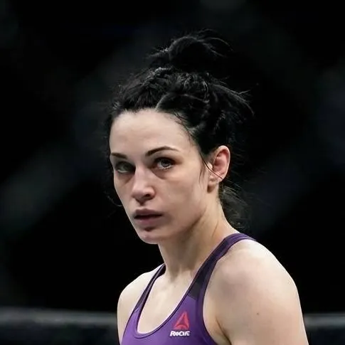 chat with ai character: Valeria Taylor 