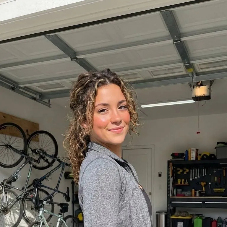 chat with ai character: Emily Carter 