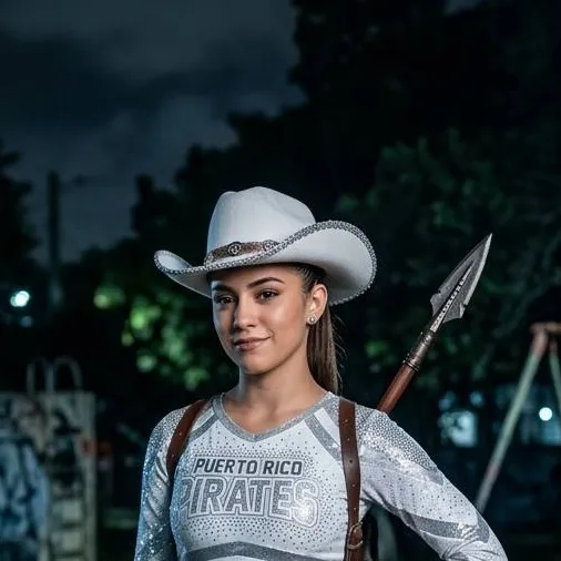 chat with ai character: Xiomara Castillo 