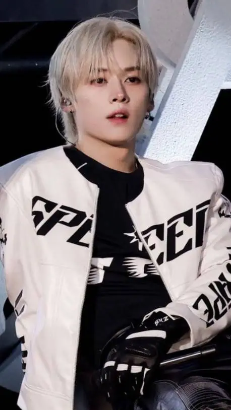 ai character: Lee know Skz background