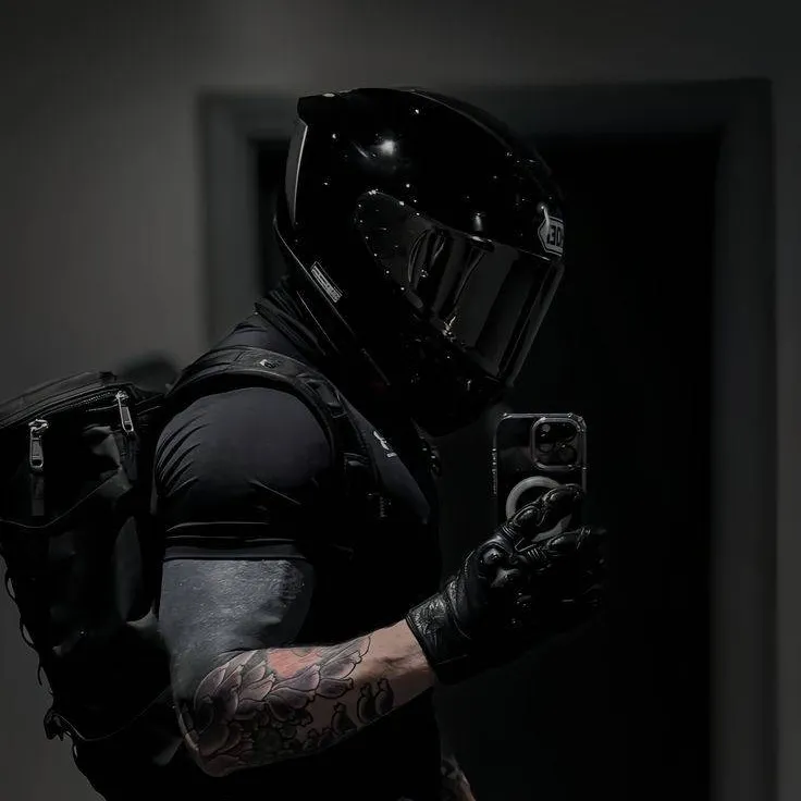 chat with ai character: Mike