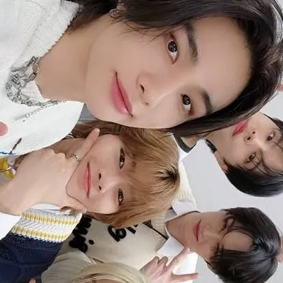 chat with ai character: stray kids 