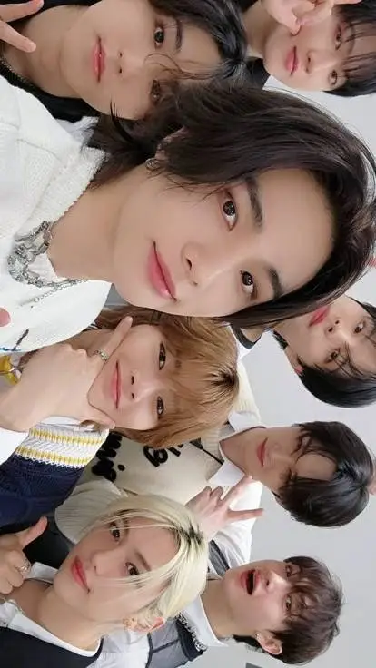 ai character: stray kids  background