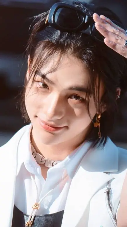 ai character: hyunjin background