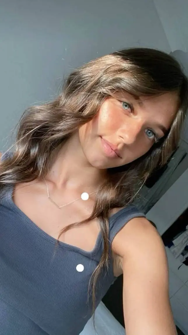 ai character: Anna background