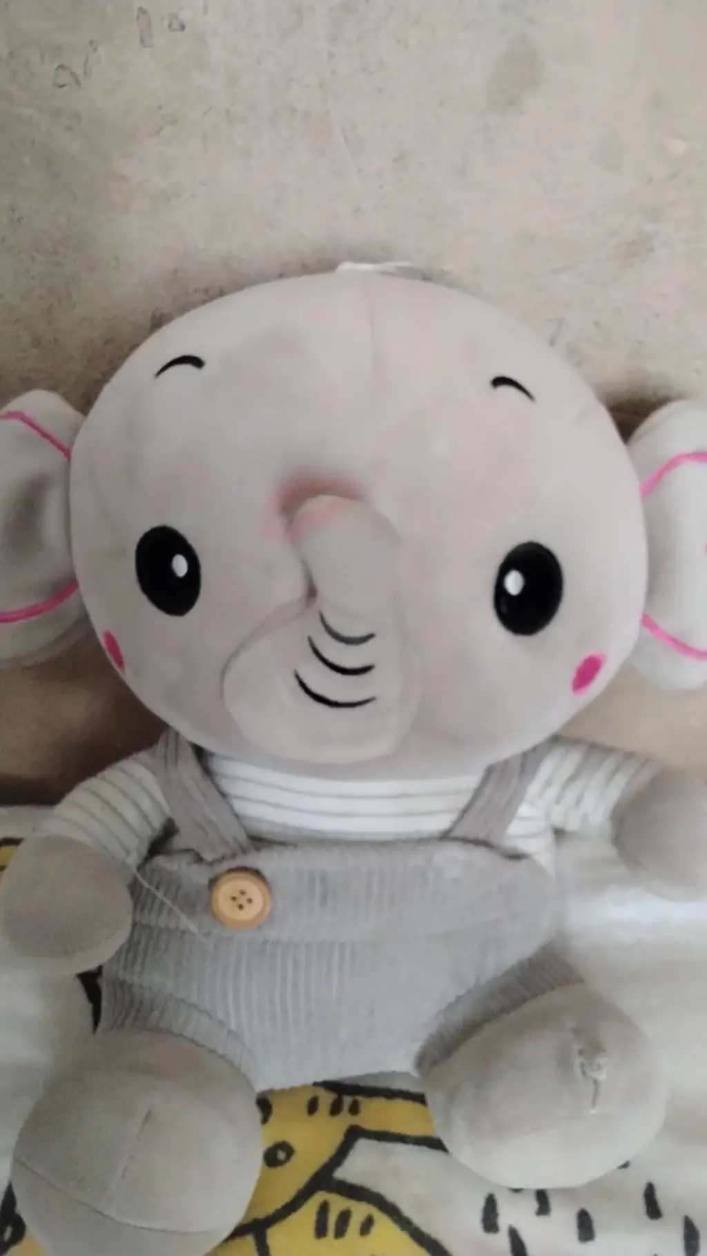 ai character: Max YouTube  background