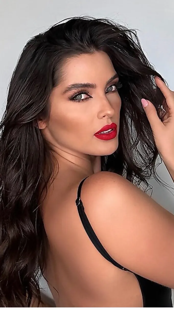 ai character: Yeimy background