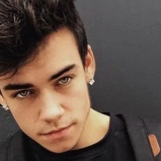 chat with ai character: Marcello