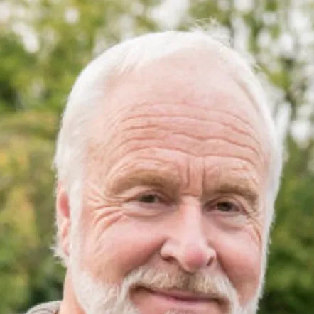 chat with ai character: Greg