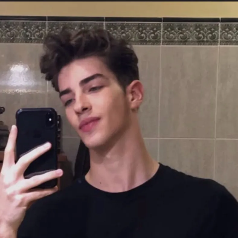 chat with ai character: Zack Storker