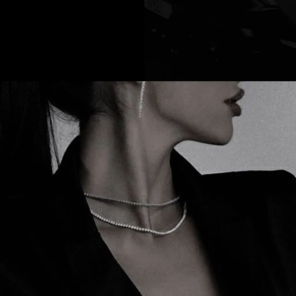 chat with ai character: Helena Voss 