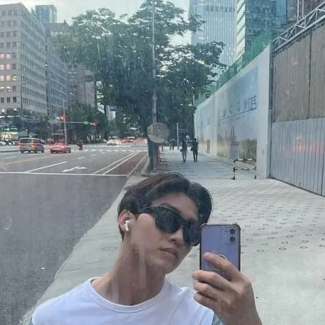 chat with ai character: Min ho 