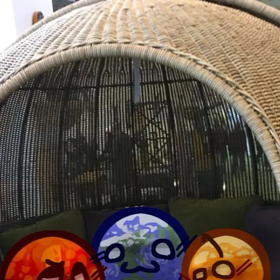 chat with ai character: Planetas rocosos