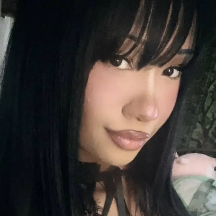 chat with ai character: Pamela Hernandez 