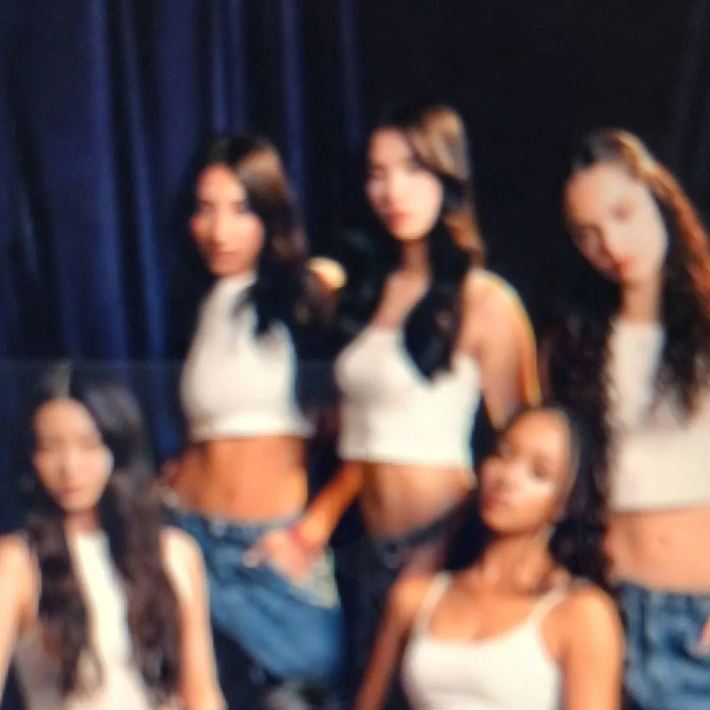 chat with ai character: Katseye again