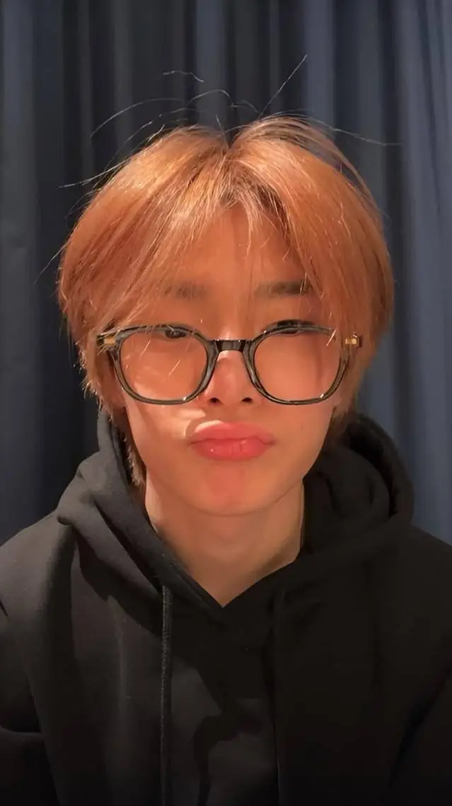 ai character: Jeongin/I.N. background