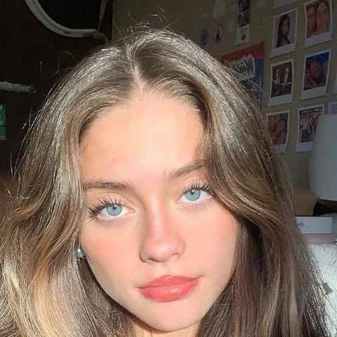 chat with ai character: Brianna