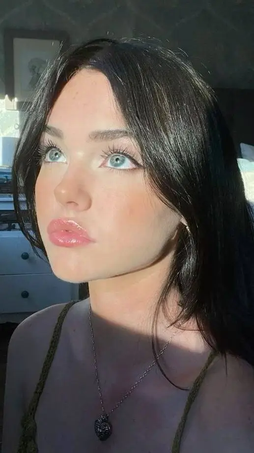 ai character: Bully Sister - Zoe background