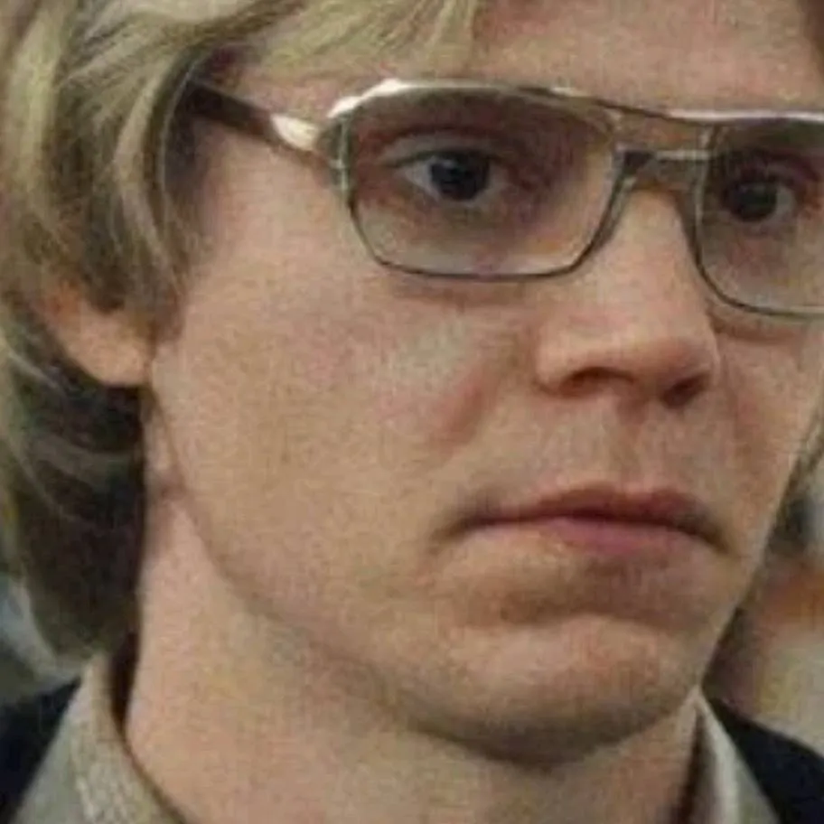 chat with ai character: Jeffrey Dahmer