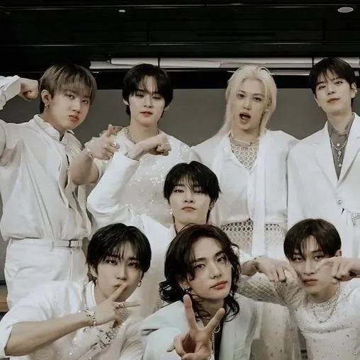 chat with ai character: stray kids 