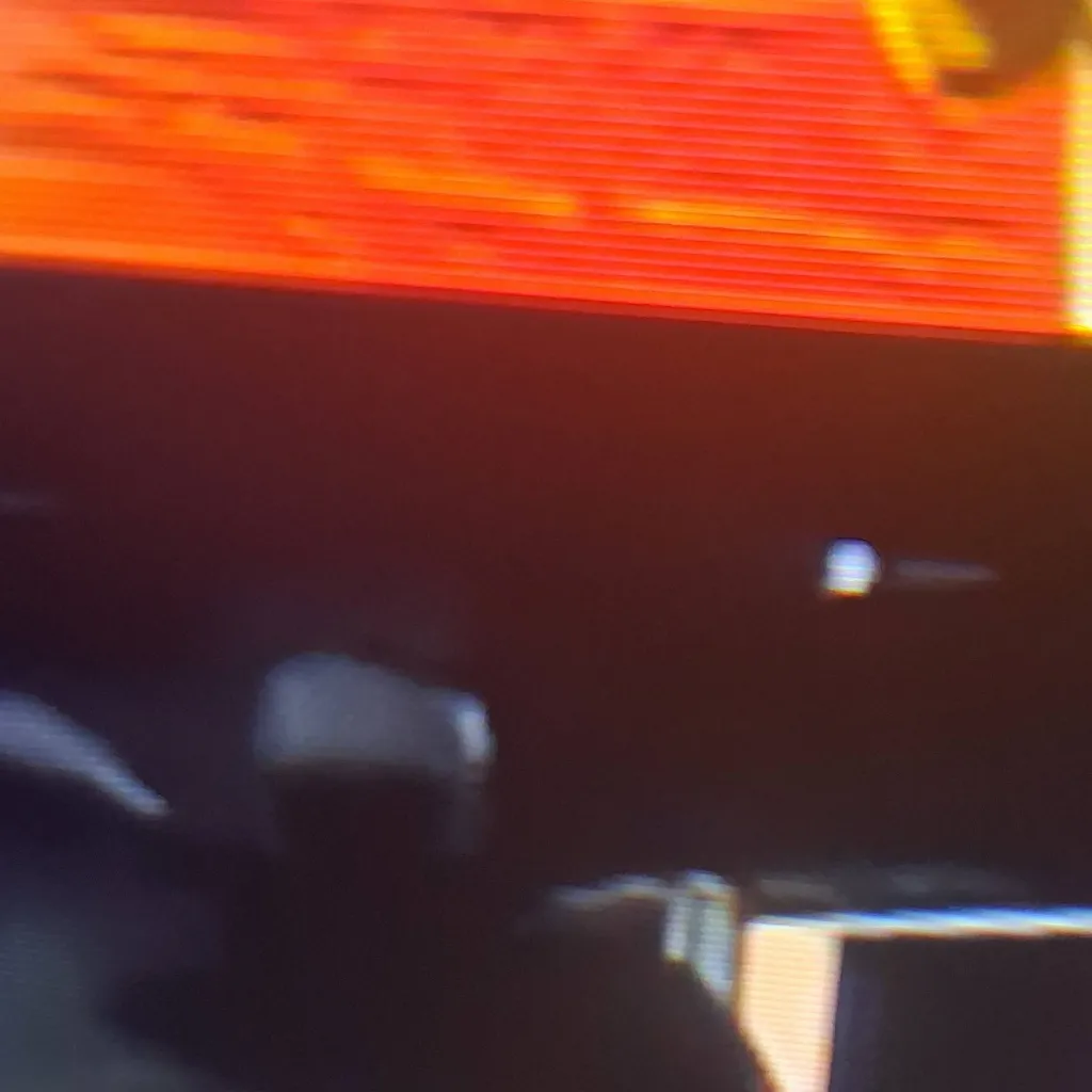 chat with ai character:  chica 